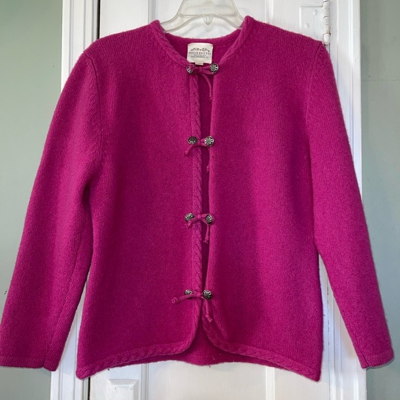 Vintage Magenta Shetland Wool Cardigan with Decorative Clasps - Picture 1 of 6
